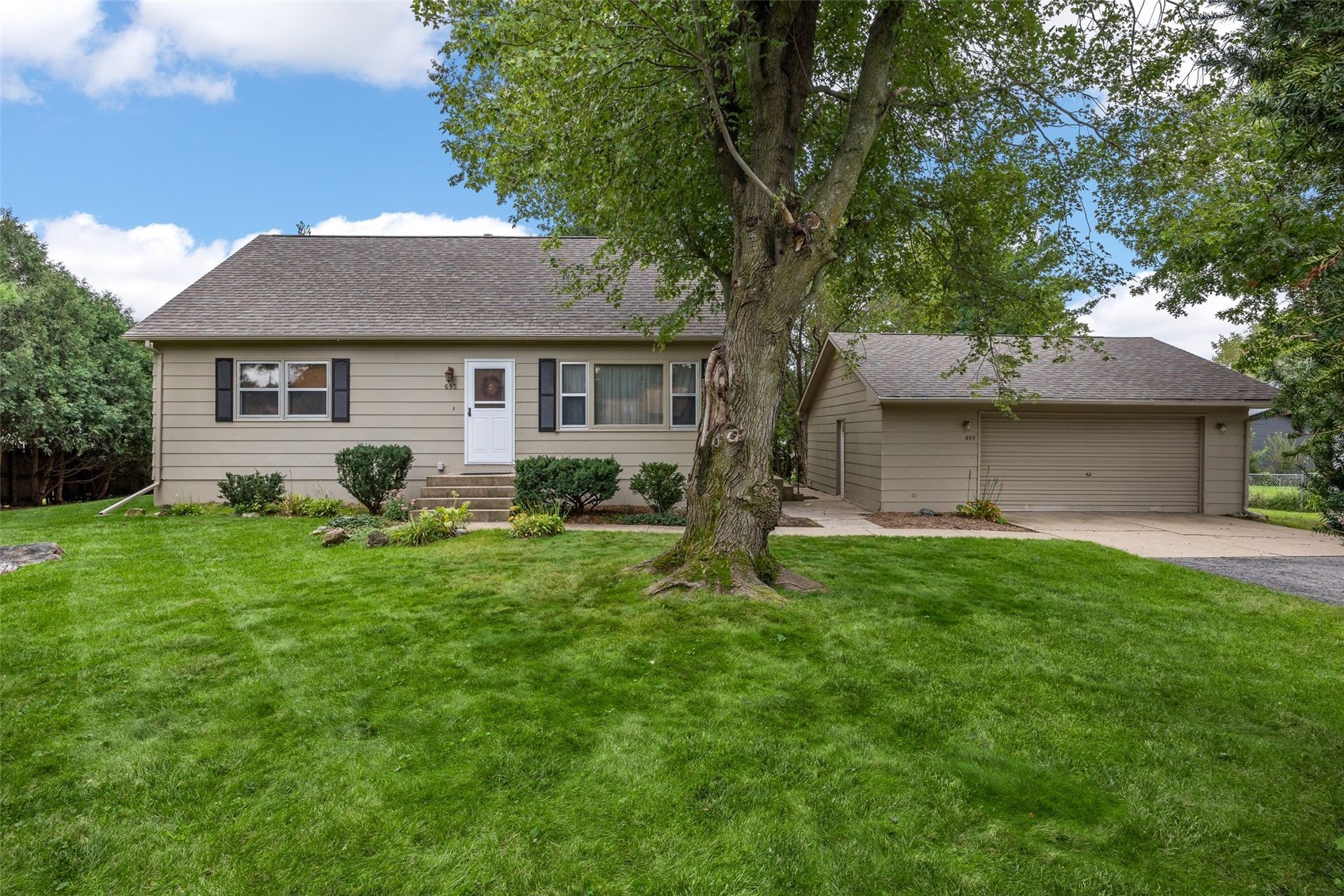 695 Eastview Drive — photo