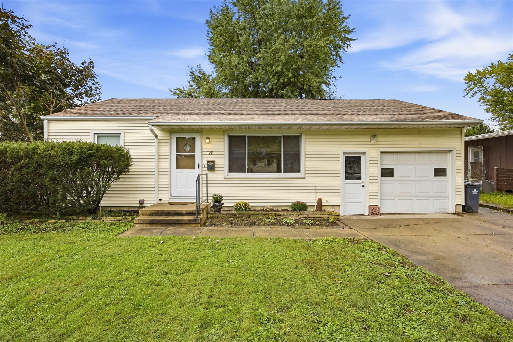 1211 Crestview Drive SE — photo