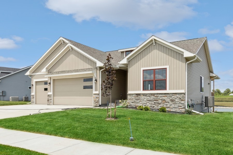 940 Sunrise Drive — photo
