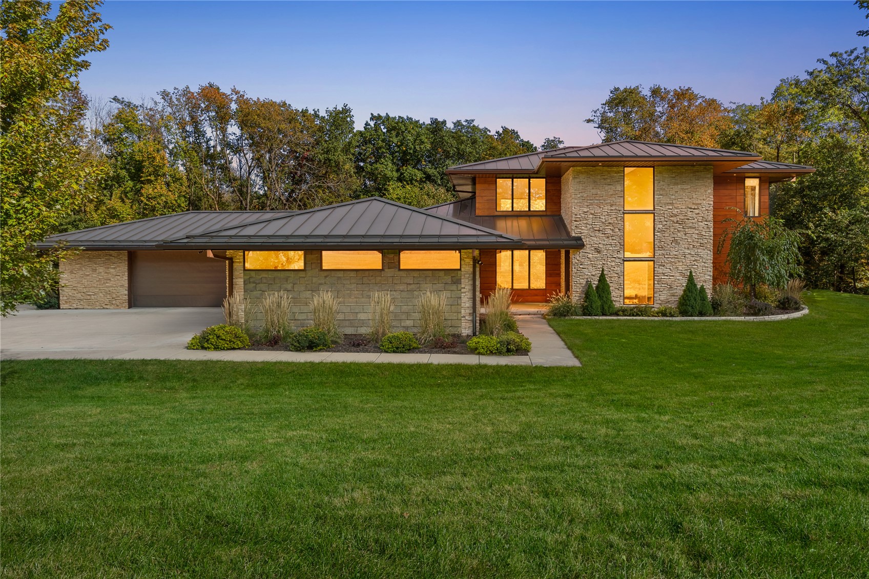 2296 Deer Run NE — photo