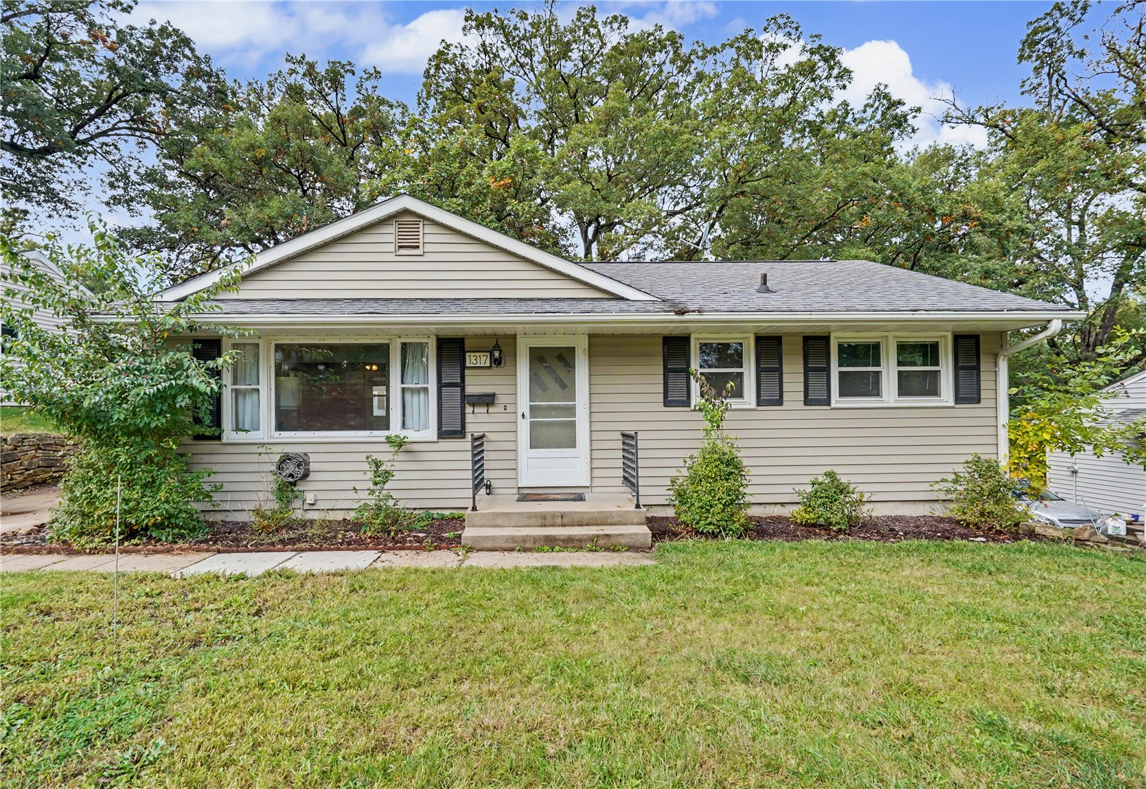 1317 Memorial Dr — photo