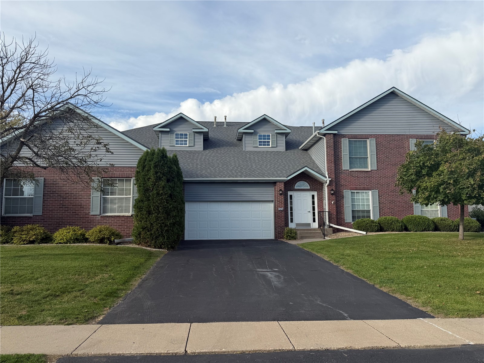 2920 Towne House Drive NE Unit B — photo
