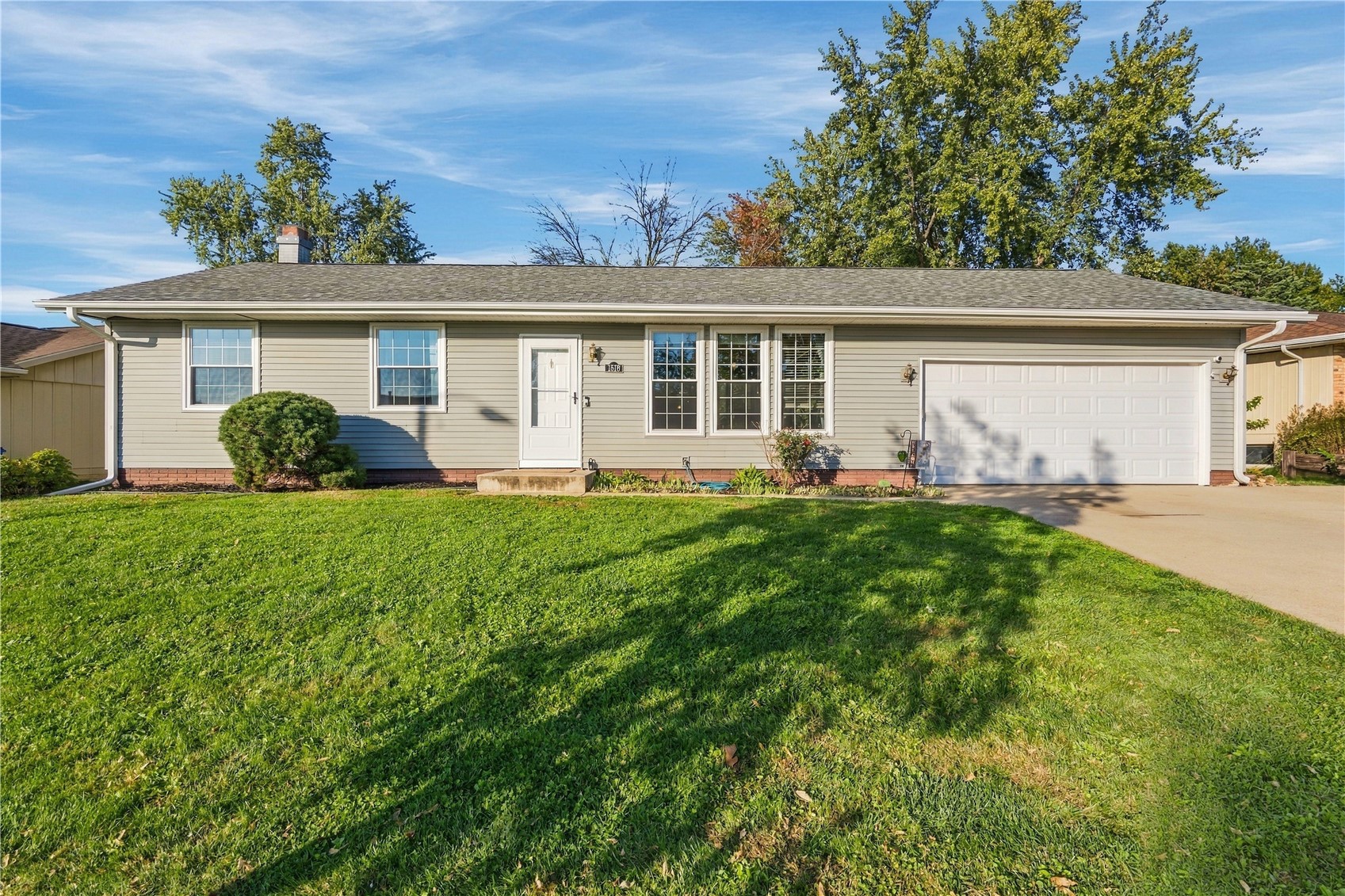 1516 Cottonwood Lane NE — photo