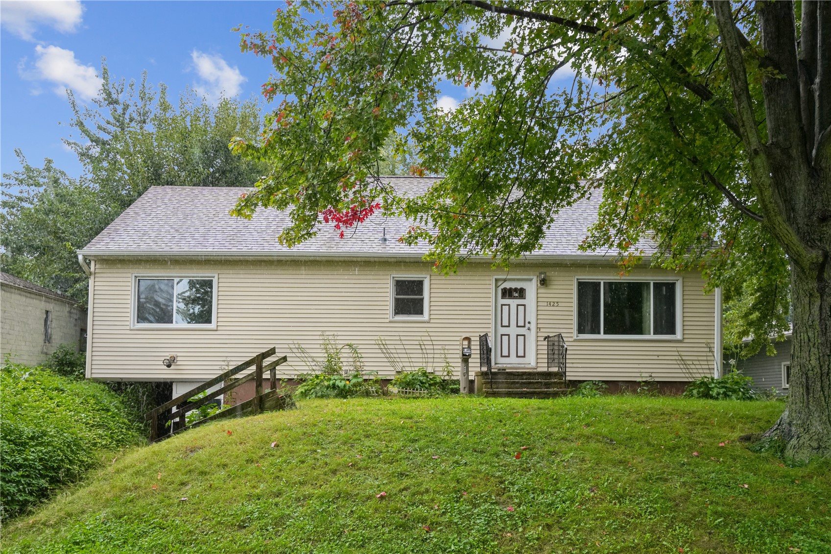 1425 Douglas Ct — photo