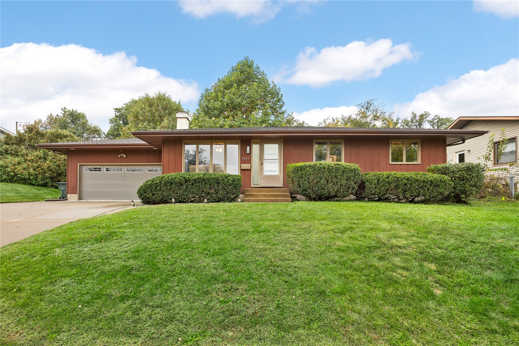 1617 Sierra Drive NE — photo