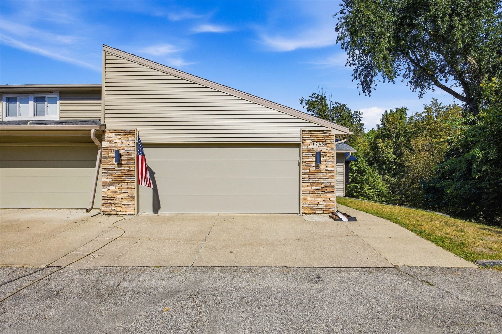 1745 Applewood Court NE — photo