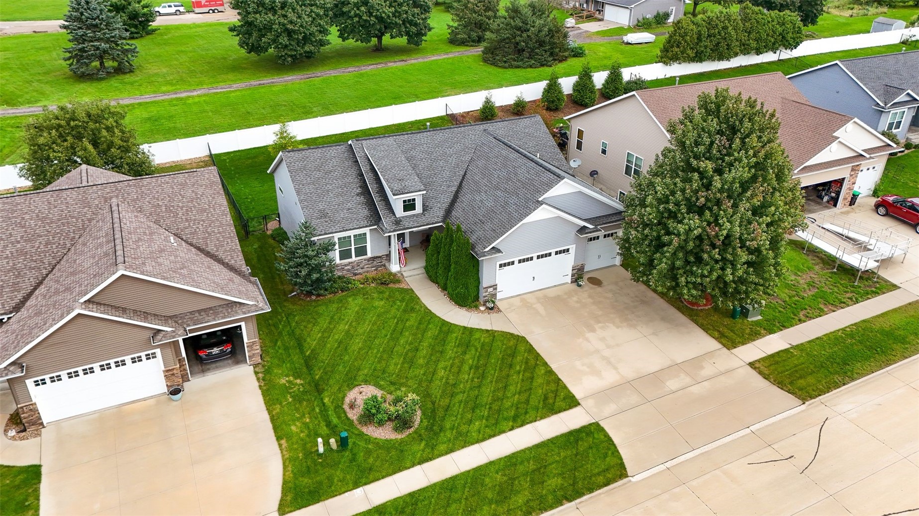 435 Oak Park Circle — photo