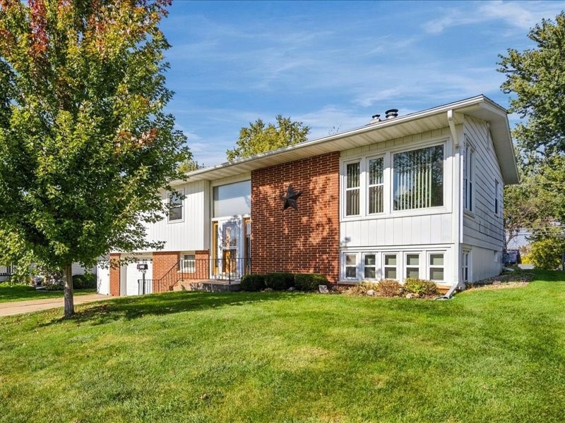3216 NW Franbrook Terrace, Cedar Rapids, IA 52405 | Realty.com