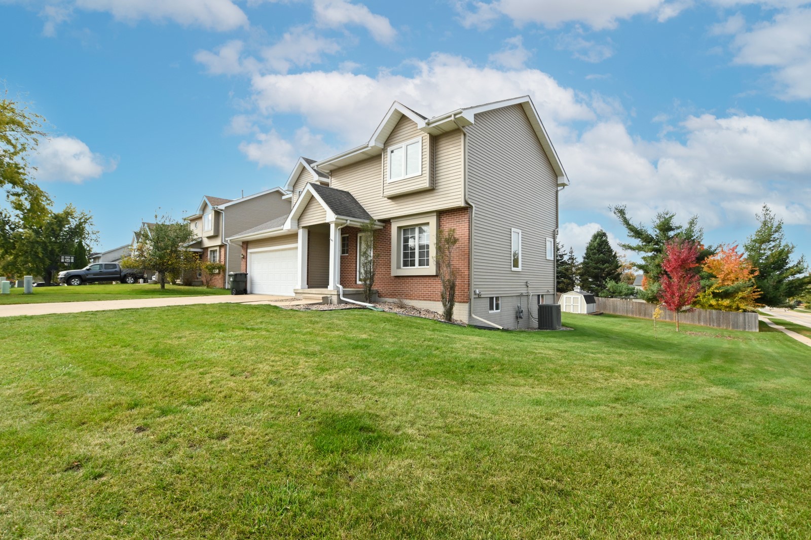 4135 Riverside Drive NE, Cedar Rapids, IA 52411 — photo 2