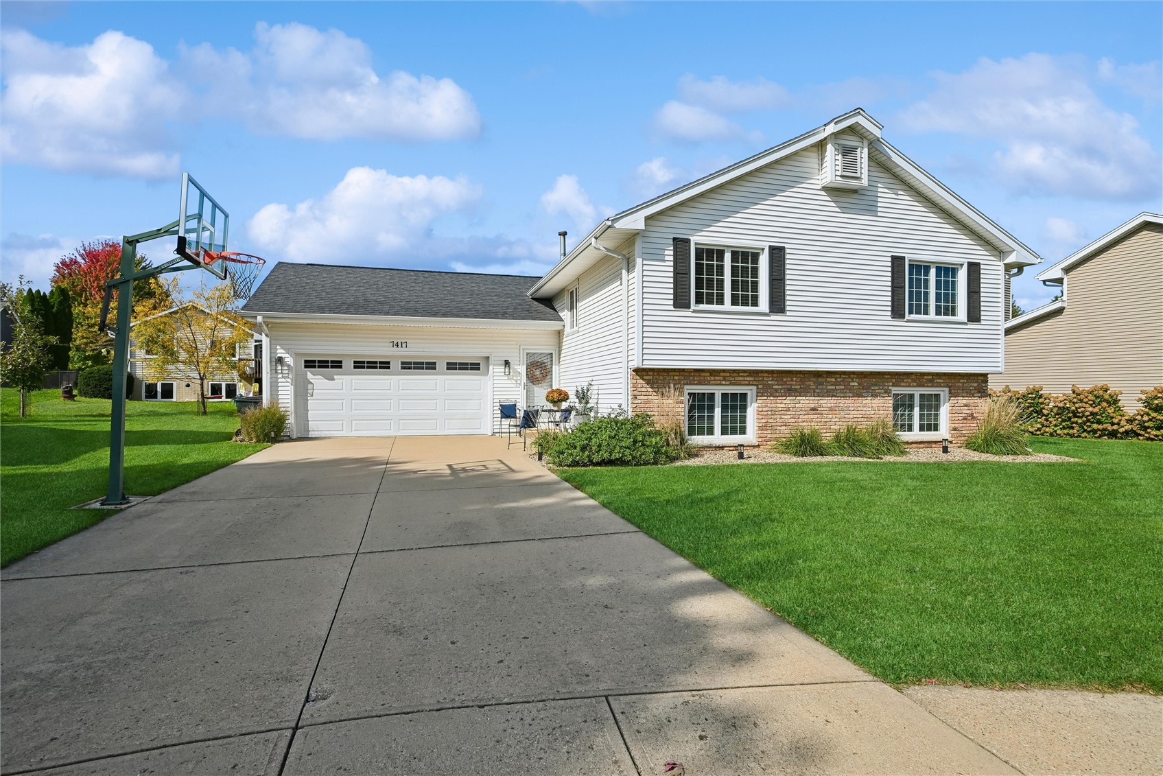 7417 Mallard Court NE — photo