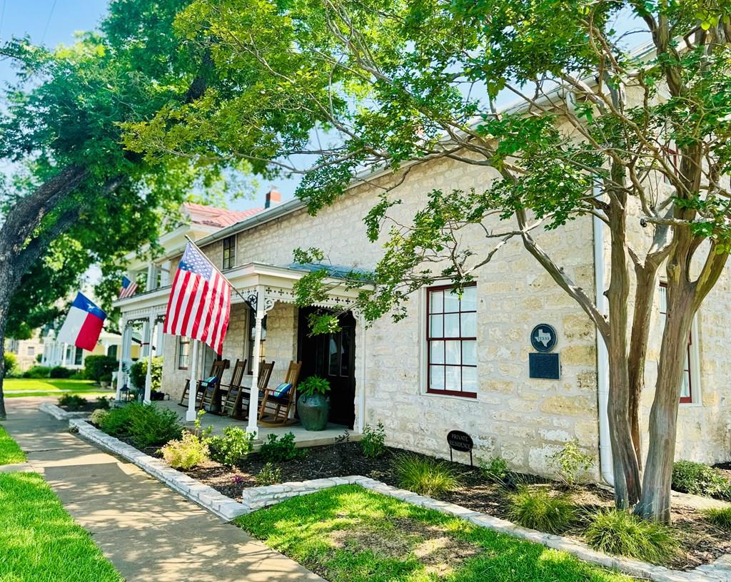 125 W San Antonio St — photo