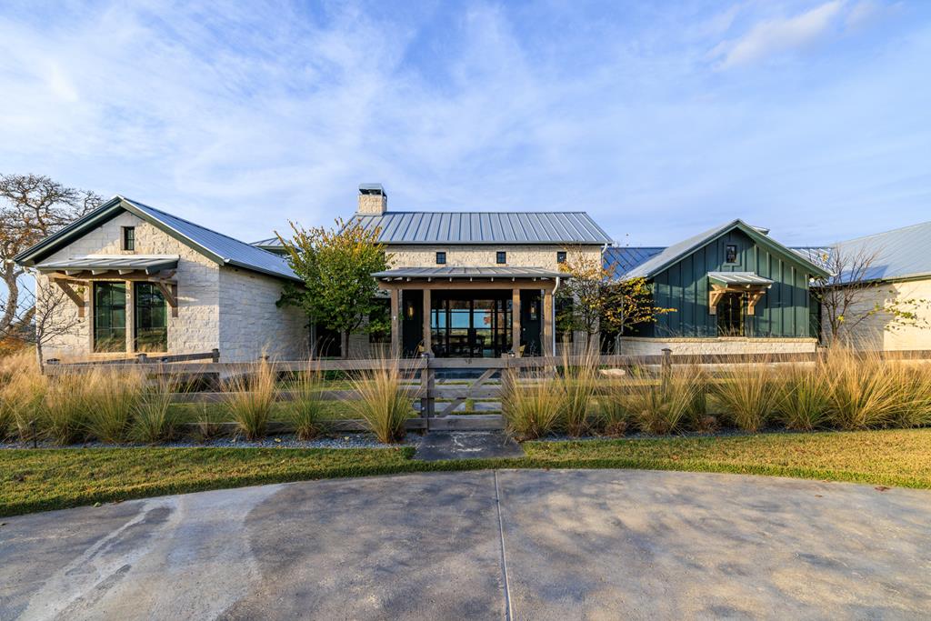 120 Fabelhaft Circle — photo
