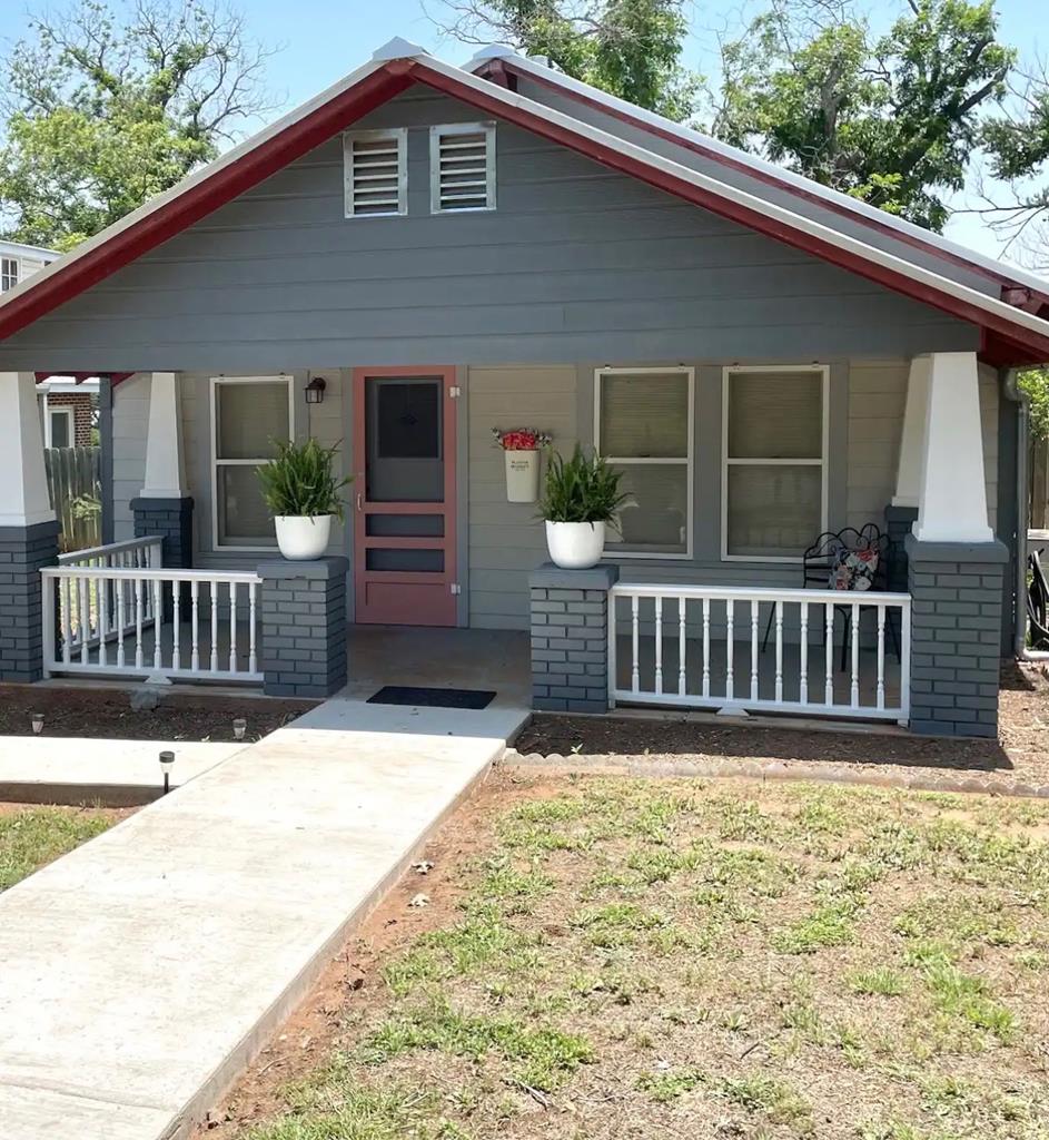 425 S Live Oak St — photo