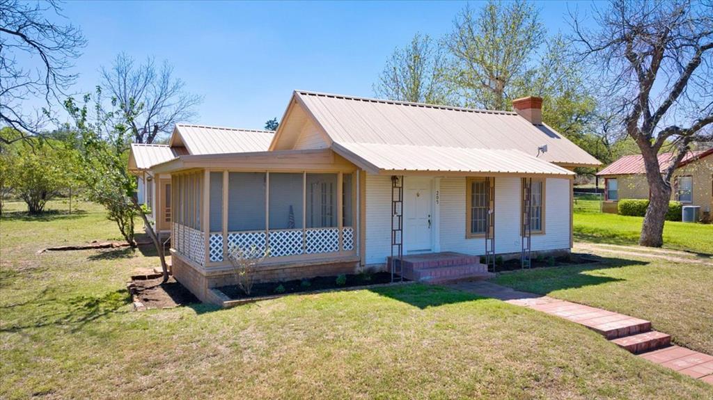 205 E Rainey, Mason, TX 76856 — photo 2