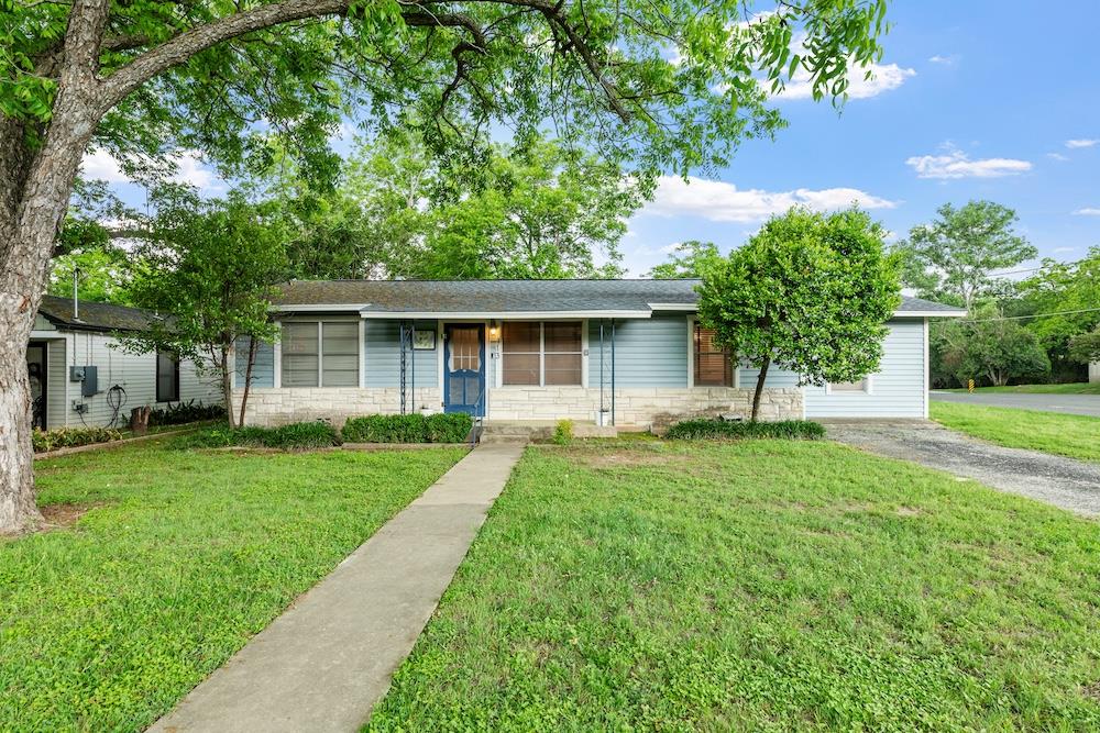 413 W Travis St — photo