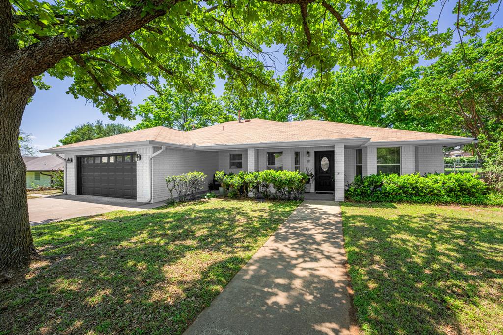 111 Edgewood Dr — photo