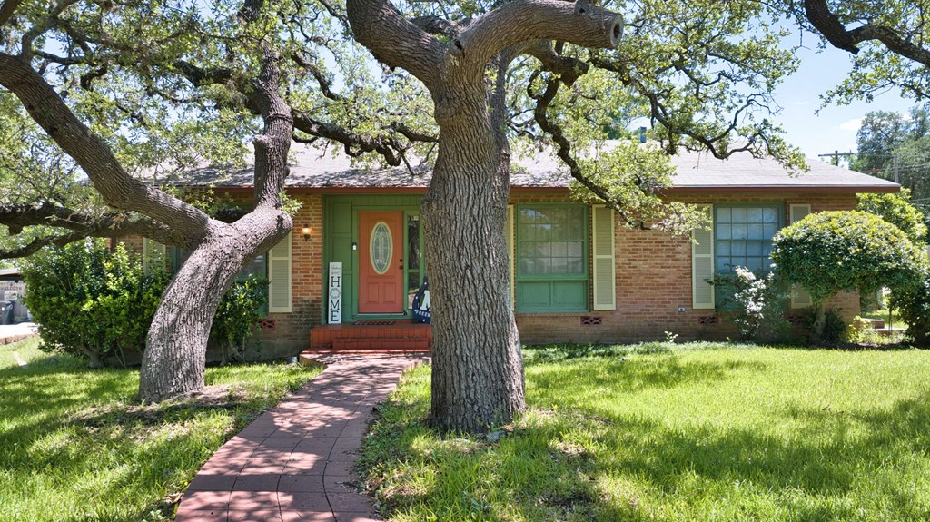 325 E Rainey, Mason, TX 76856 — photo 3