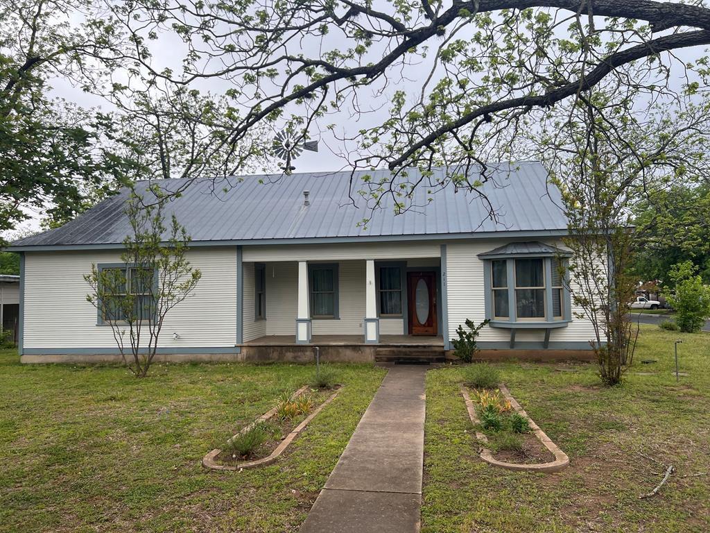 211 W Hackberry St — photo