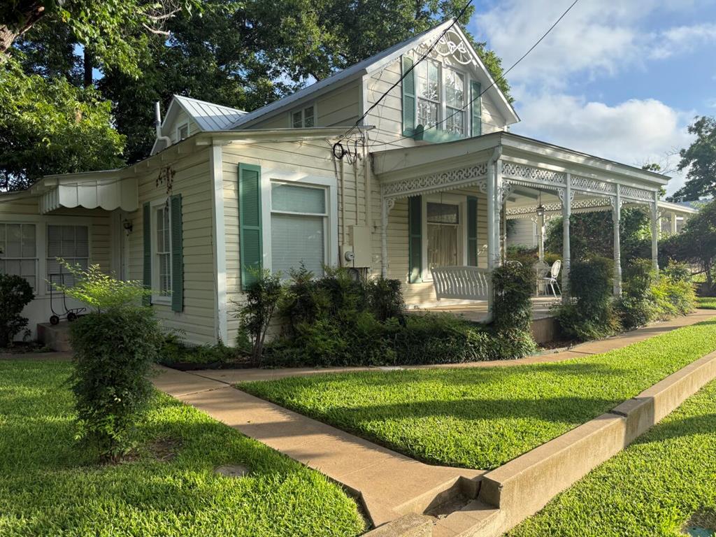 208 S Crockett St — photo
