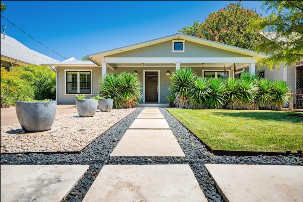 516 W Austin St — photo