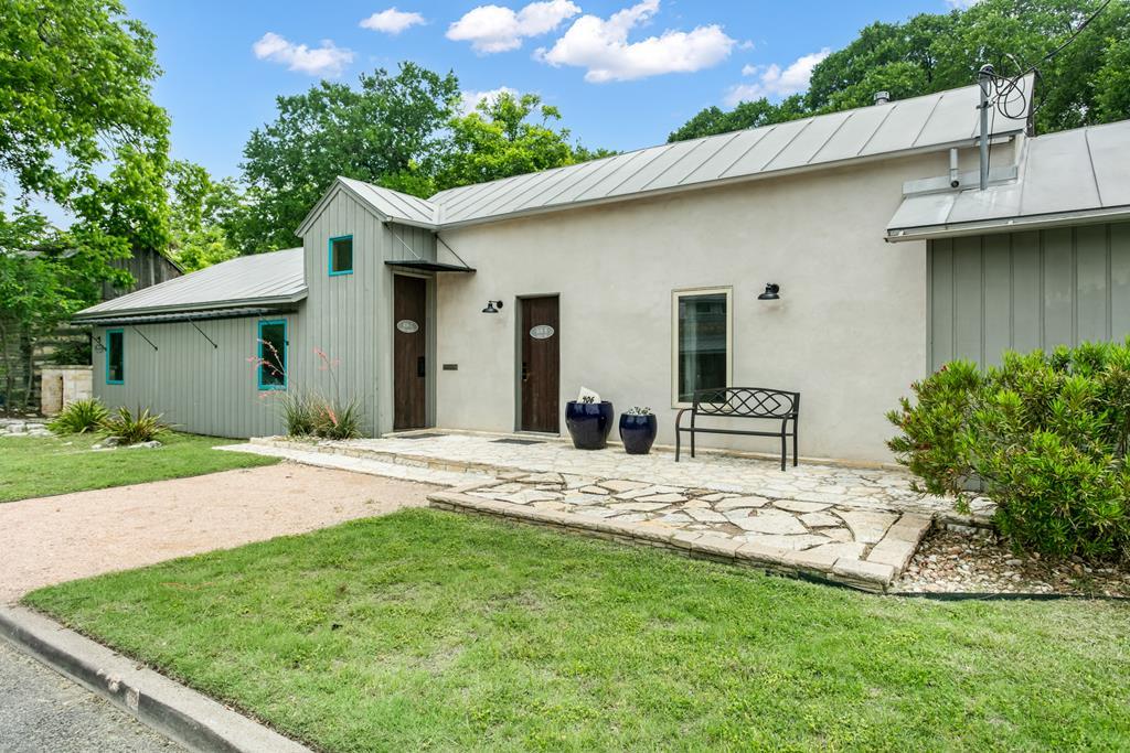 406 W Schubert St — photo