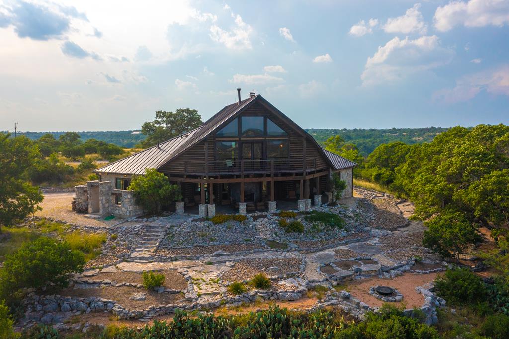 225 Valley View Dr — photo