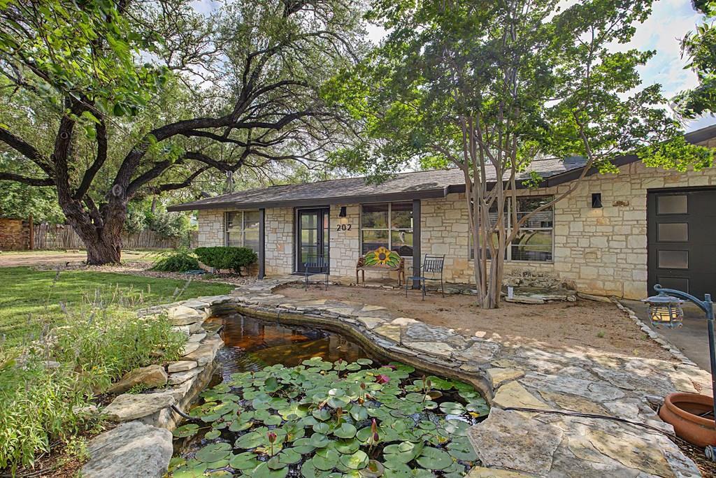 202 Bluebonnet — photo