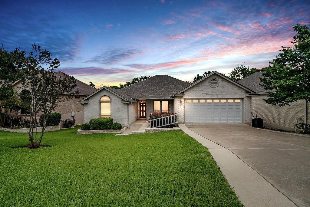 218 E Creekview Dr — photo