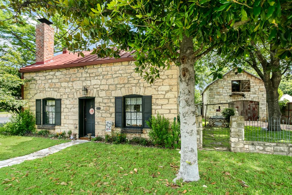 516 W San Antonio St — photo