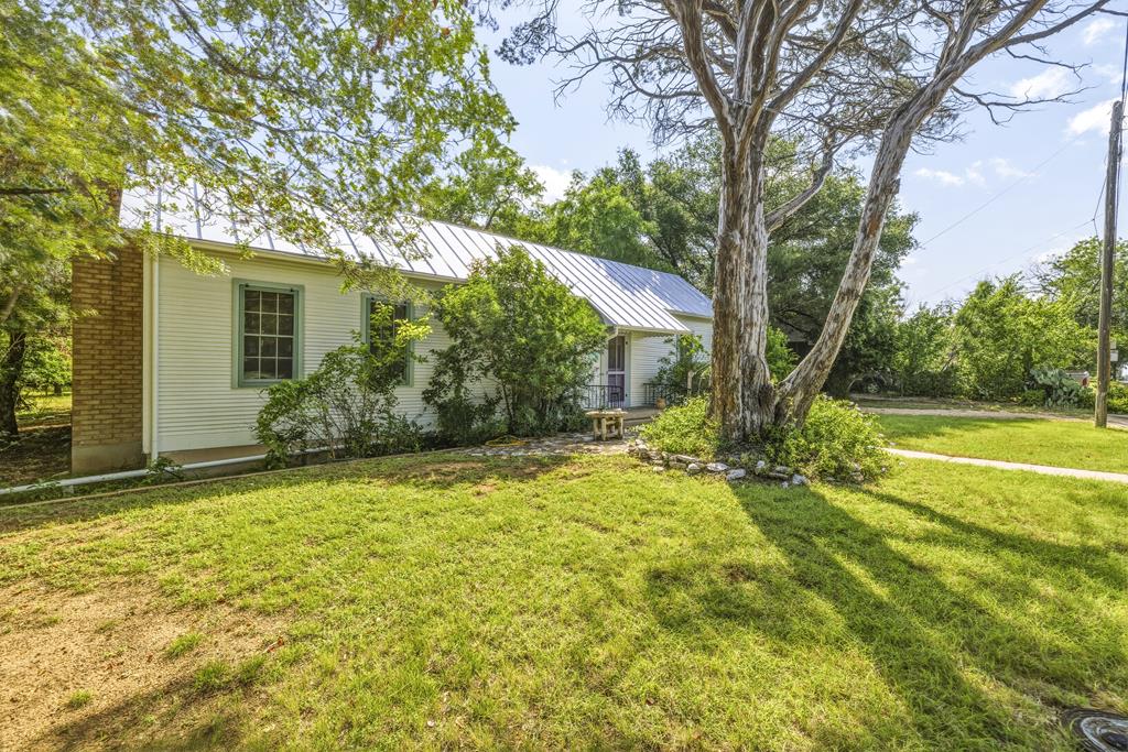 606 W Austin St — photo