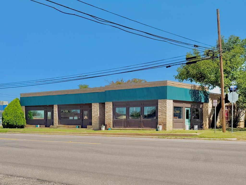 301 W Young St — photo