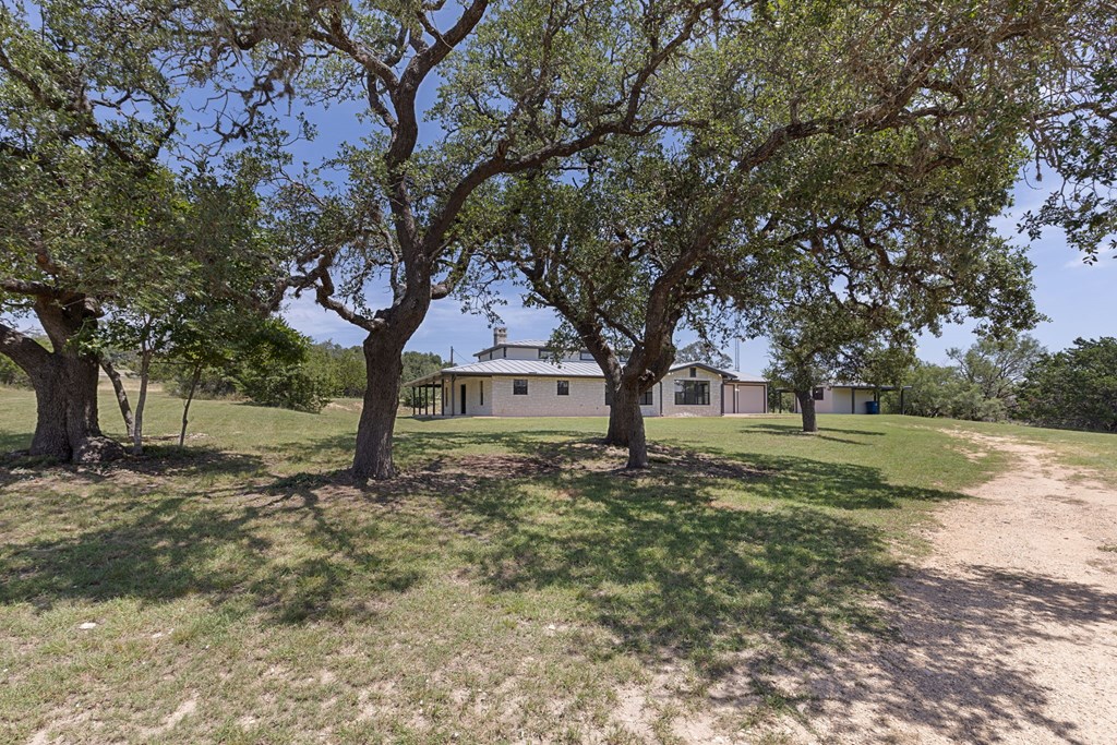 622 Paradise Ranch Road, Fredericksburg, TX 78624 — photo 3