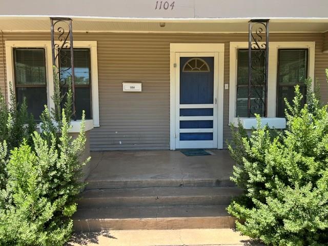 1104 S Walnut St — photo