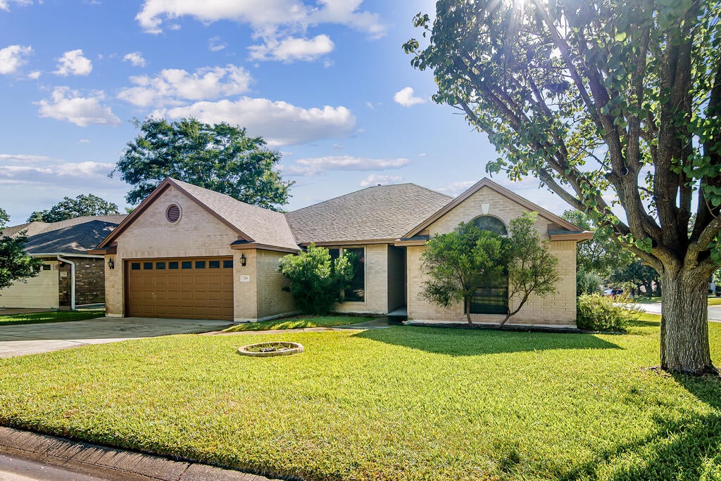 216 Meadow Brook Dr — photo