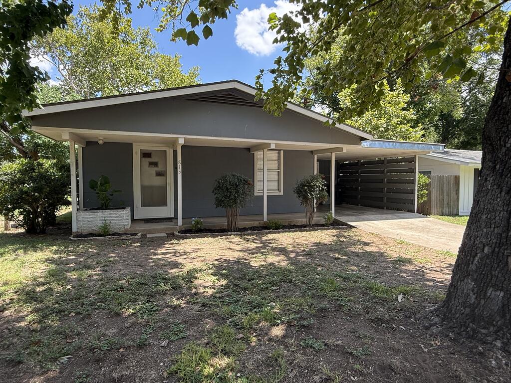 813 N Pecan St — photo