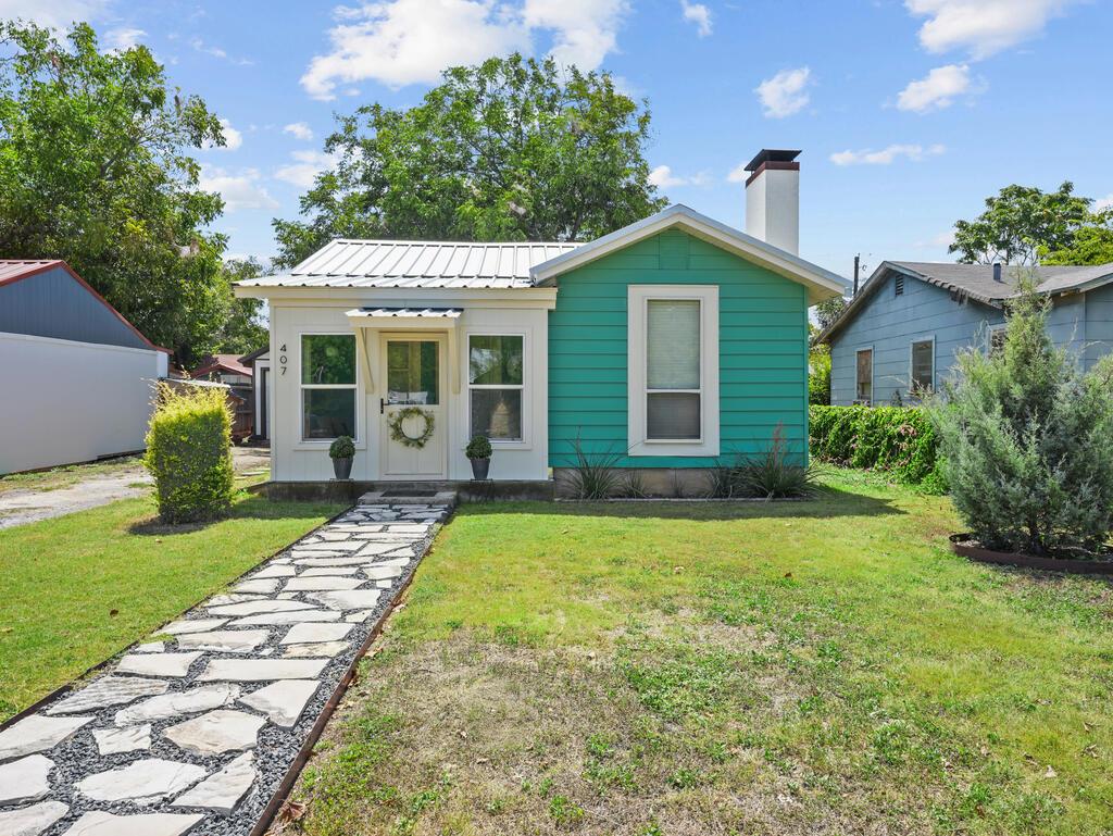 407 Lucille — photo