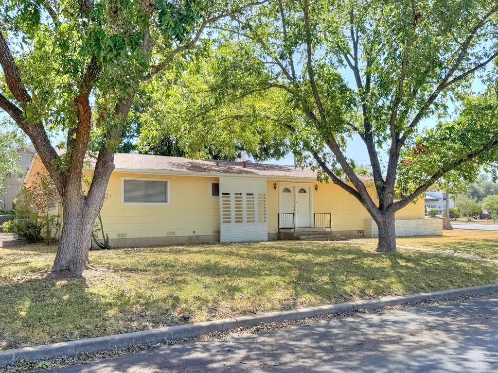 101 E Hale St — photo