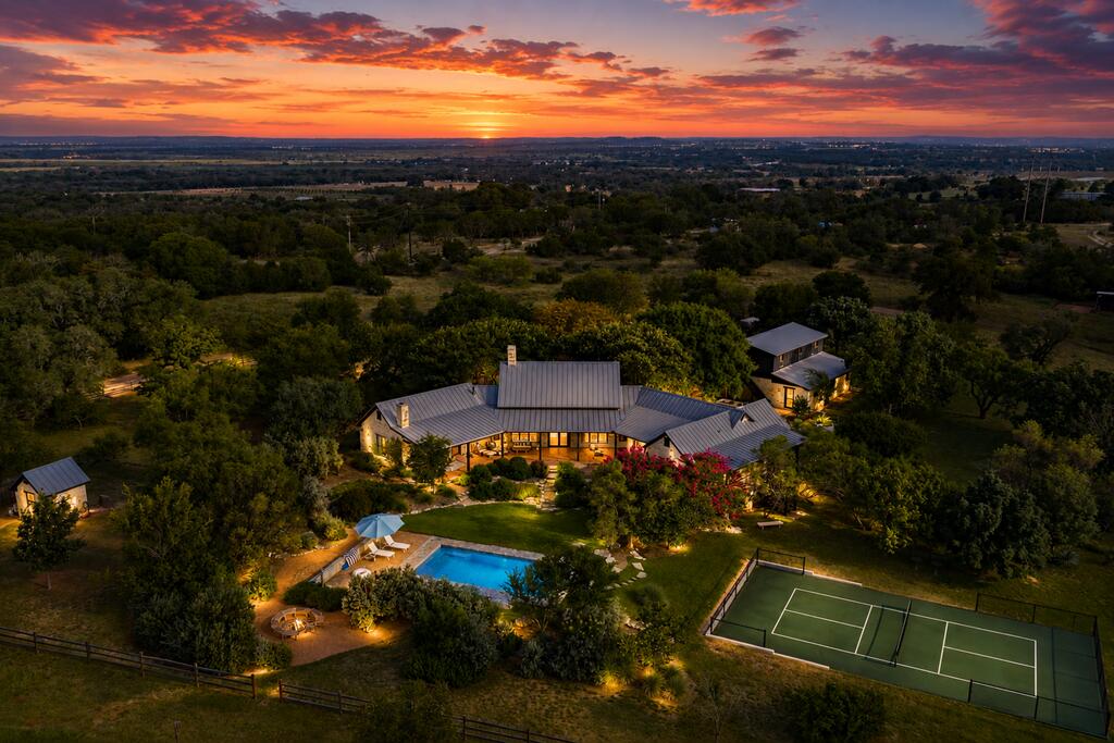 423 Meusebach Creek Rd — photo