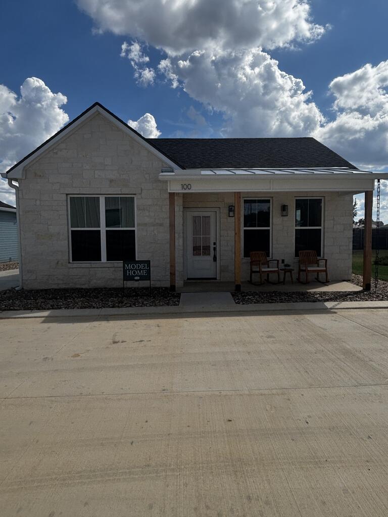 802 S Creek St #100 — photo