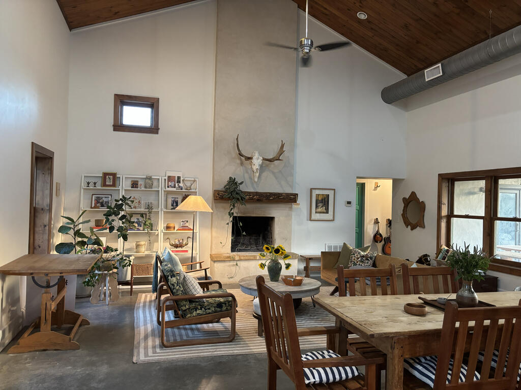 714 W Live Oak St — photo