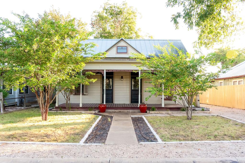 514 W Austin St — photo