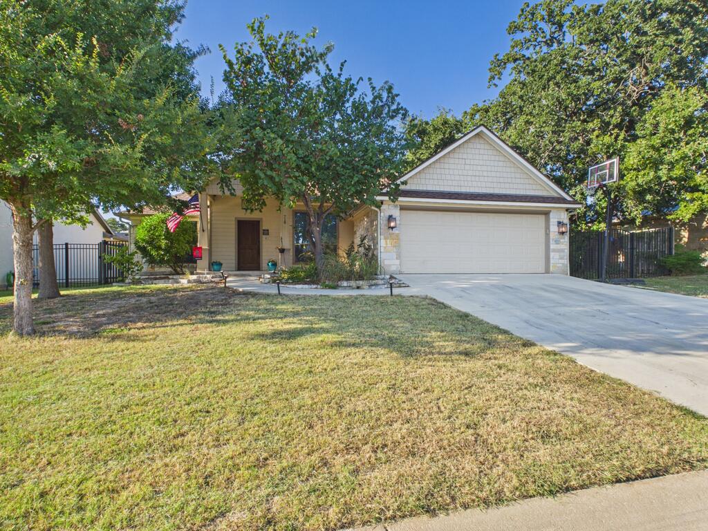 718 Englemann Oak Dr — photo
