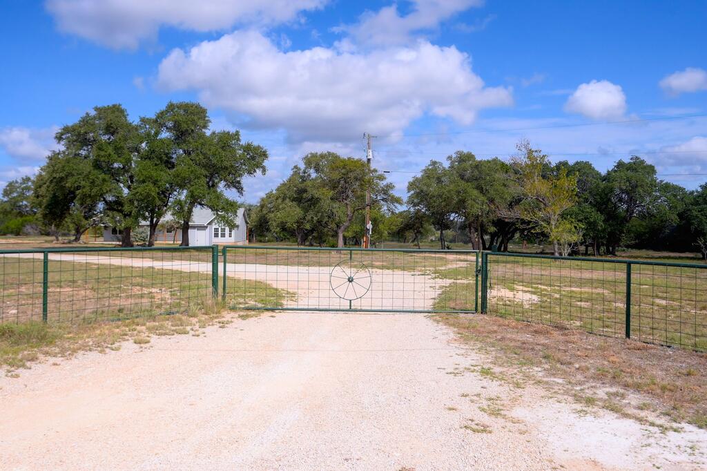 725 Lonesome Loop, Blanco, TX 78606 — photo 3