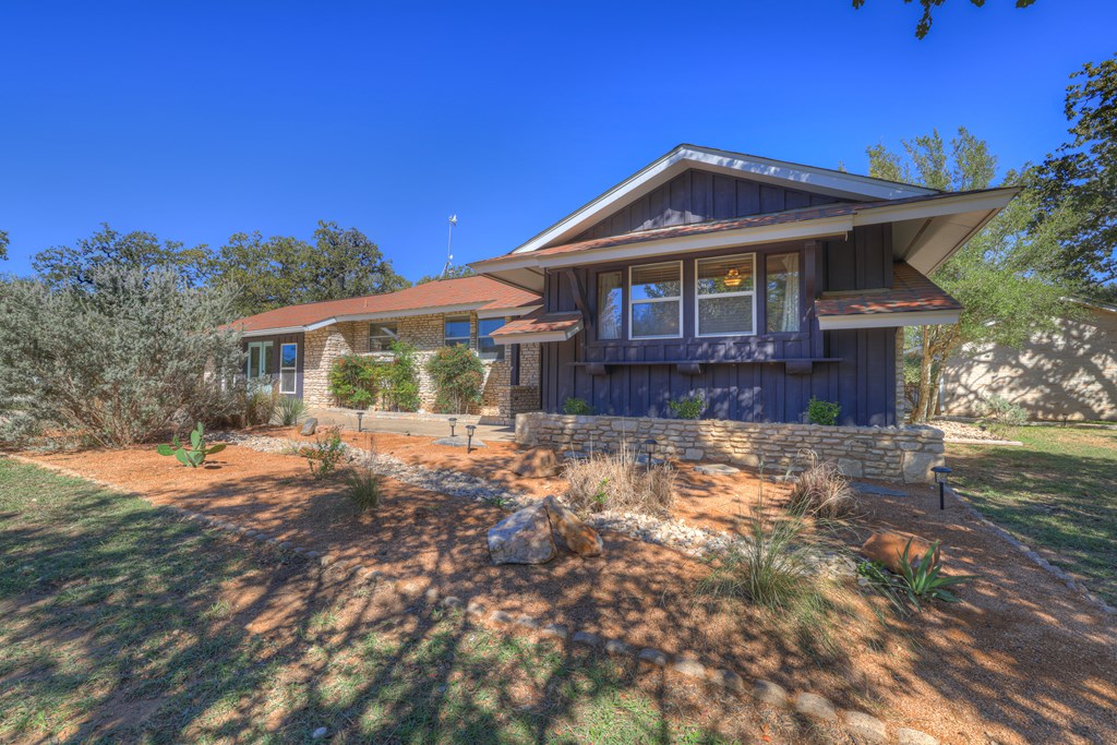 113 Weitz Road, Fredericksburg, TX 78624 — photo 2