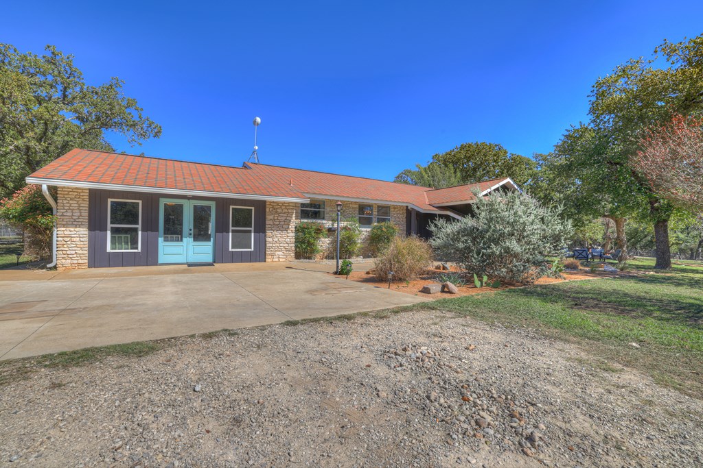 113 Weitz Road, Fredericksburg, TX 78624 — photo 3