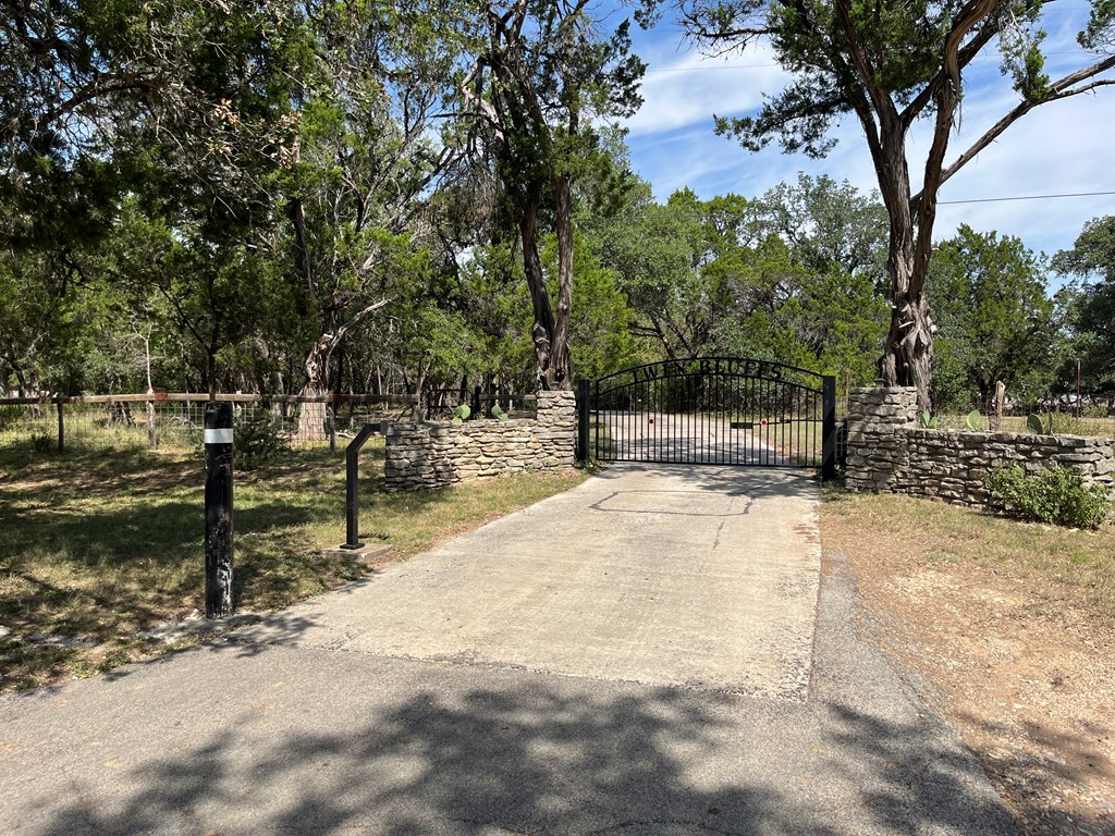 412 Field Road, Fischer, TX 78623 — photo 2