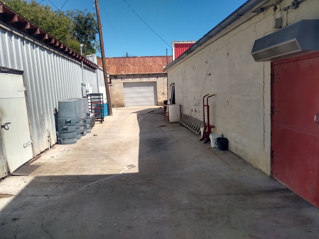 103 E Wallace, San Saba, TX 76877 — photo 3