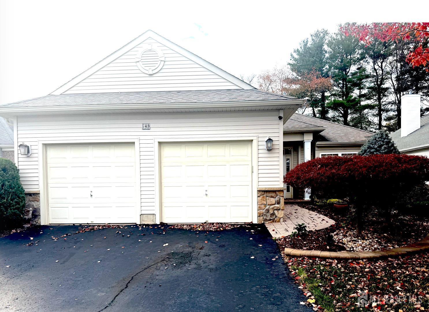 143 Valencia Drive — photo