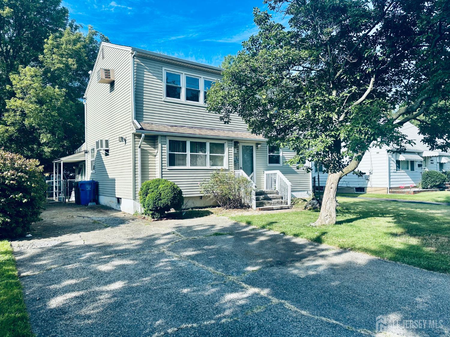 41 W Henry Place W — photo