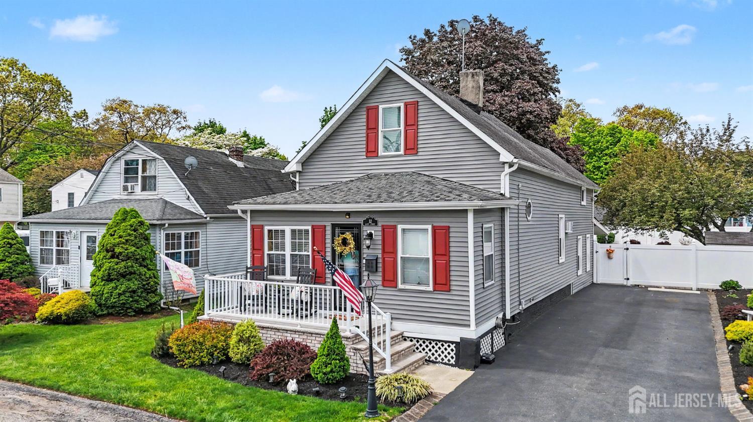 32 Lloyd Street — photo